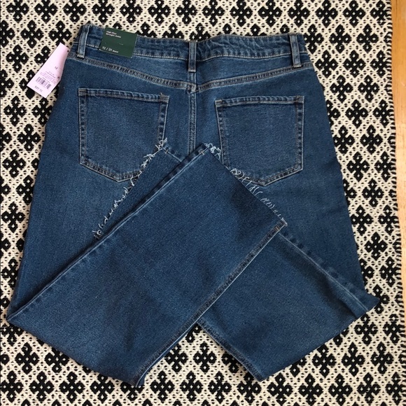 High Rise Jeans - Picture 3 of 6